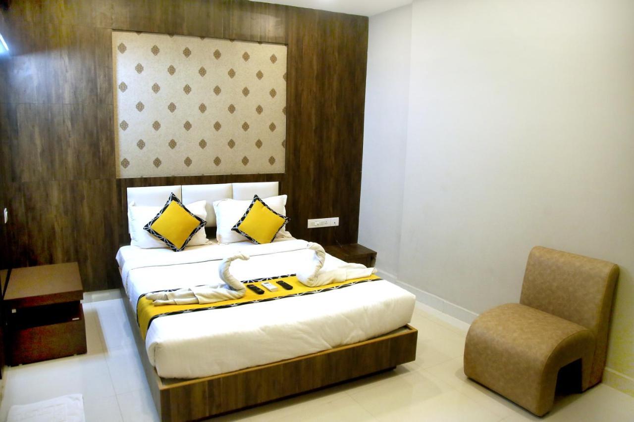 Grand Oliver Chennai Exterior photo